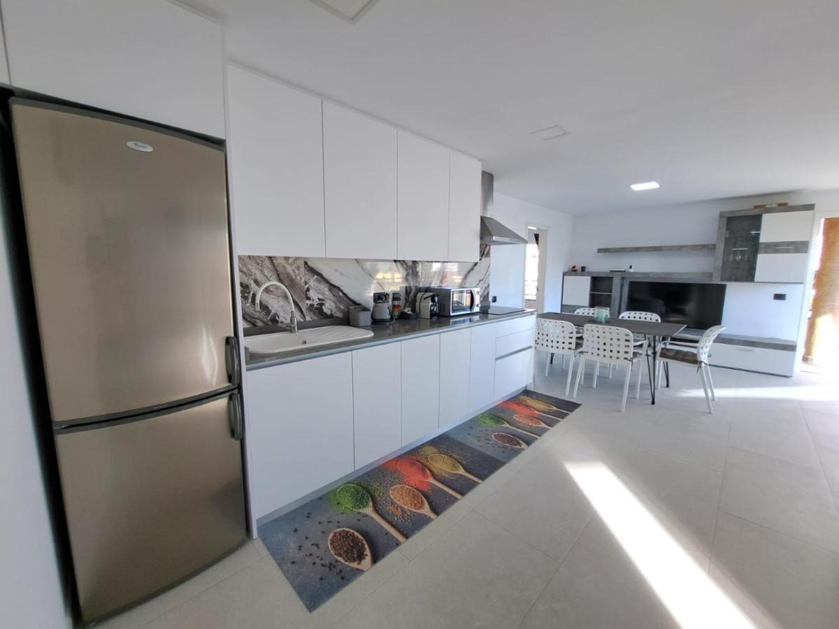 Newly Reformed 2 Bedroom Apartment In The Center Of Los Cristianos ลอส กริสเตียนอส ภายนอก รูปภาพ