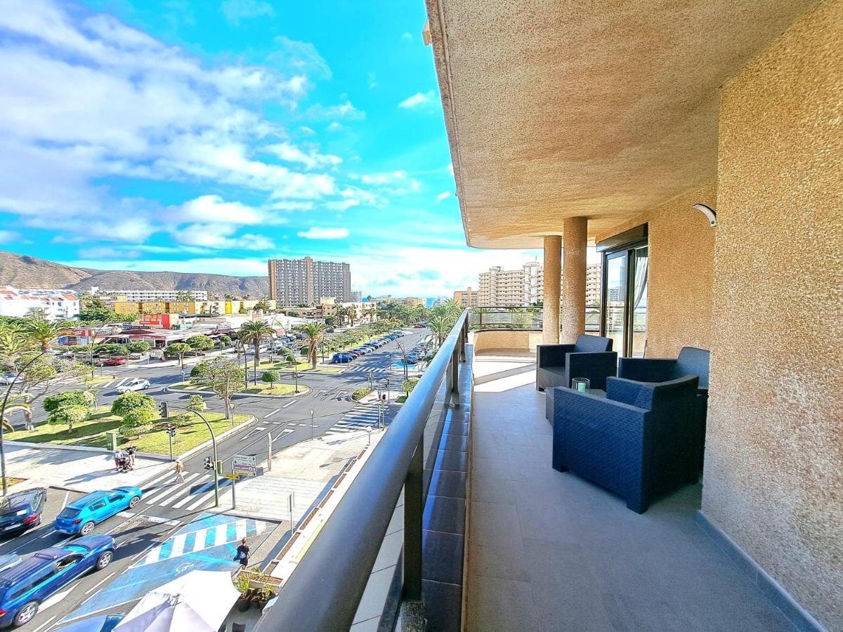 Newly Reformed 2 Bedroom Apartment In The Center Of Los Cristianos ลอส กริสเตียนอส ภายนอก รูปภาพ