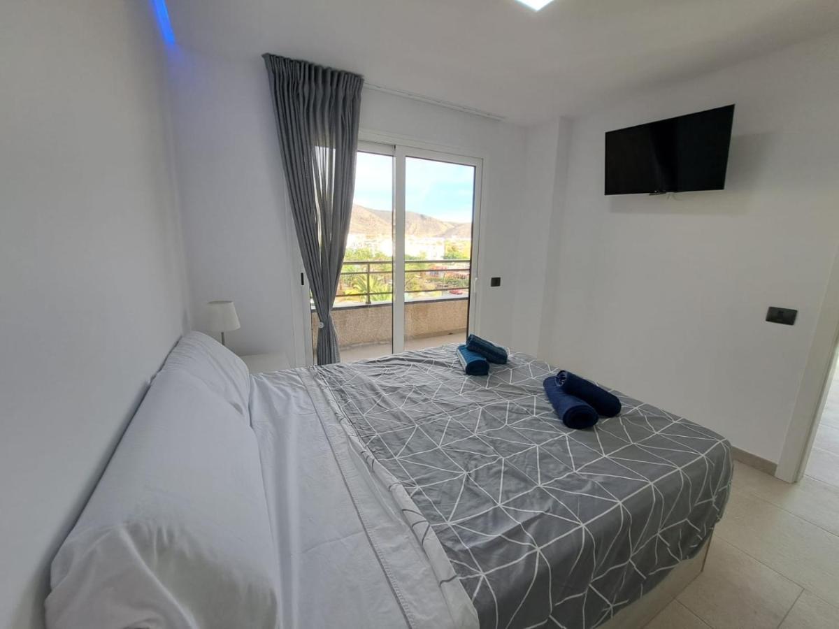 Newly Reformed 2 Bedroom Apartment In The Center Of Los Cristianos ลอส กริสเตียนอส ภายนอก รูปภาพ