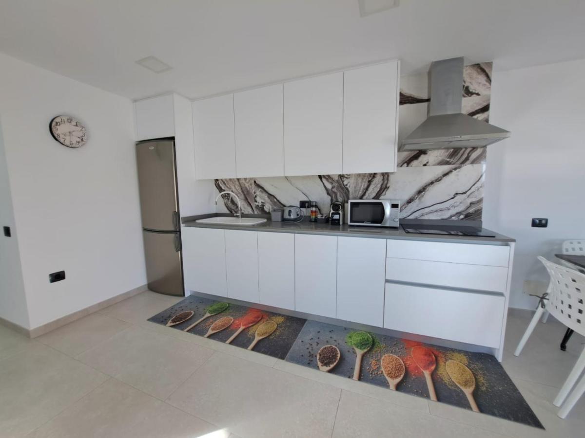 Newly Reformed 2 Bedroom Apartment In The Center Of Los Cristianos ลอส กริสเตียนอส ภายนอก รูปภาพ