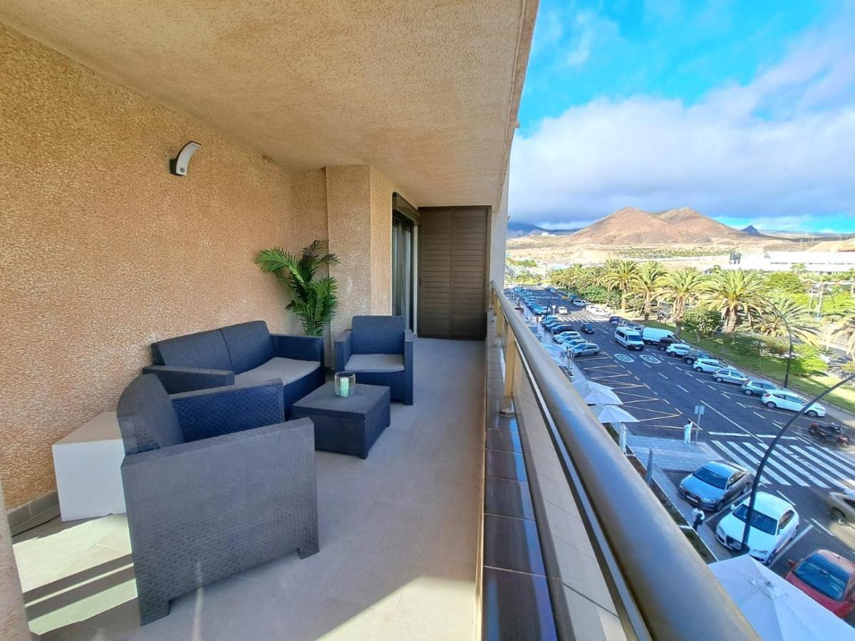 Newly Reformed 2 Bedroom Apartment In The Center Of Los Cristianos ลอส กริสเตียนอส ภายนอก รูปภาพ