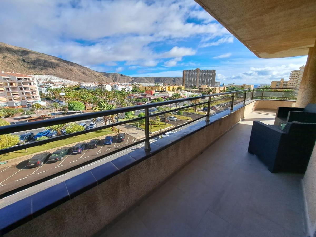 Newly Reformed 2 Bedroom Apartment In The Center Of Los Cristianos ลอส กริสเตียนอส ภายนอก รูปภาพ