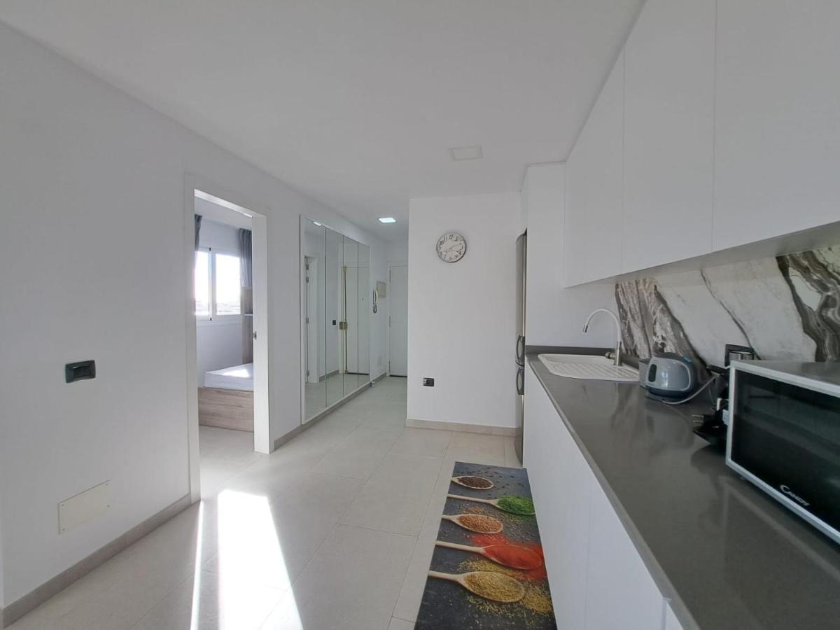 Newly Reformed 2 Bedroom Apartment In The Center Of Los Cristianos ลอส กริสเตียนอส ภายนอก รูปภาพ