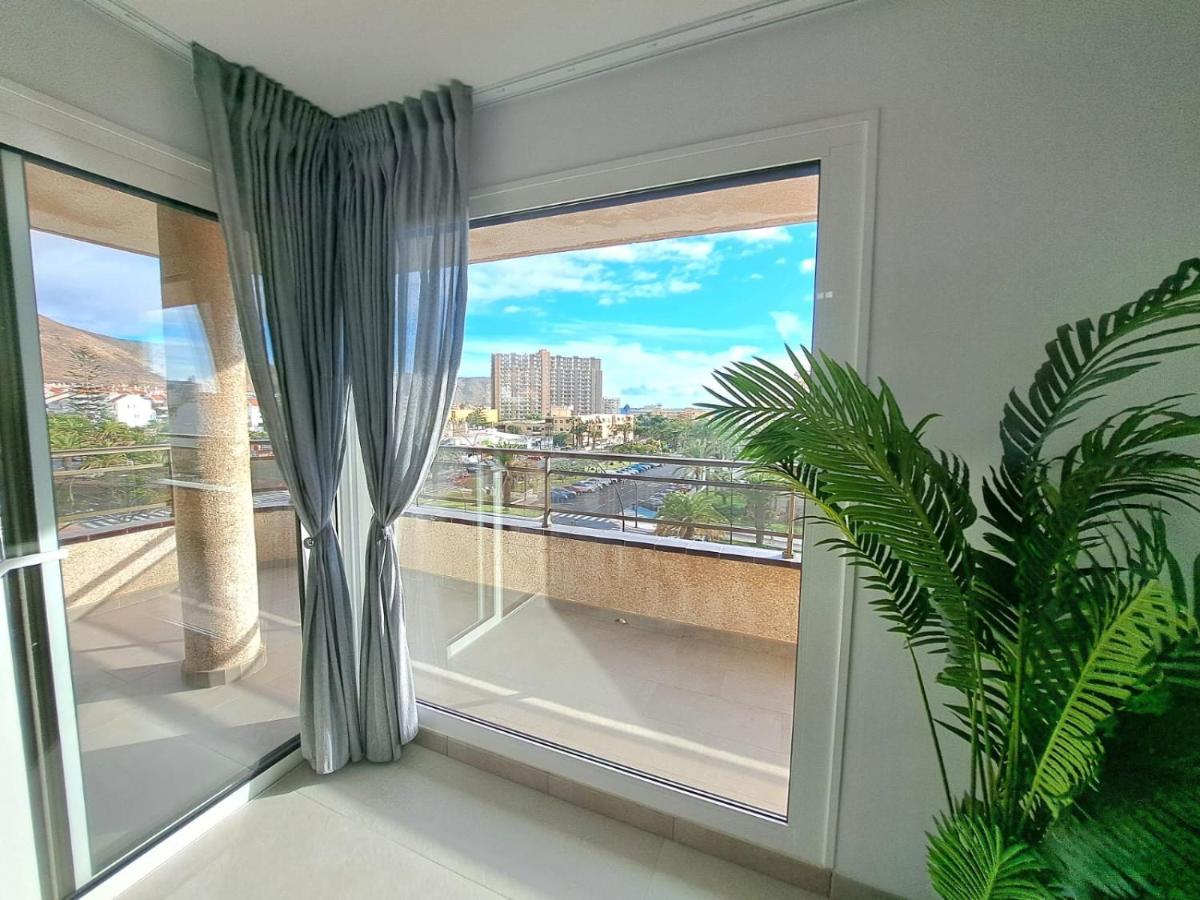 Newly Reformed 2 Bedroom Apartment In The Center Of Los Cristianos ลอส กริสเตียนอส ภายนอก รูปภาพ