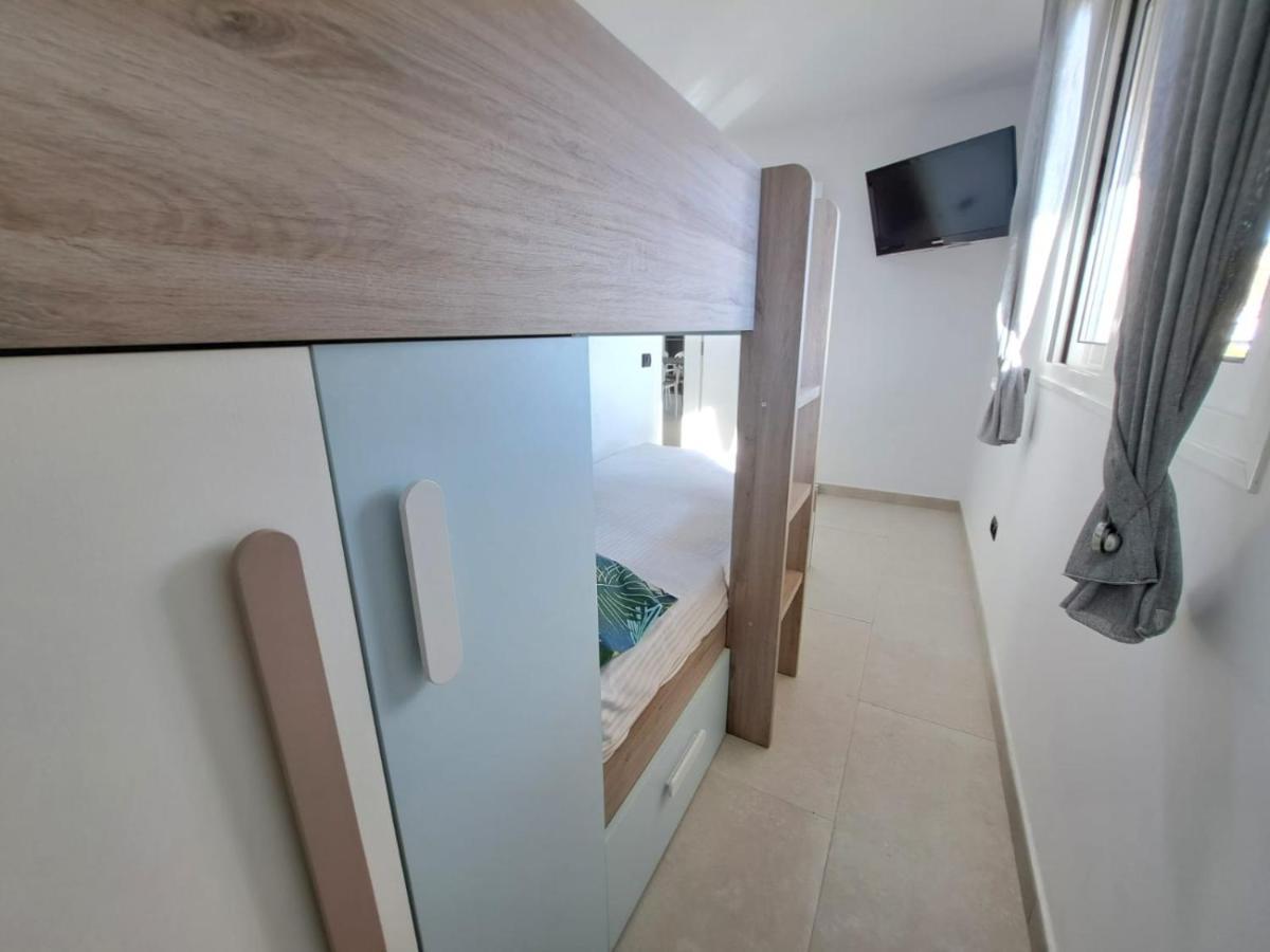 Newly Reformed 2 Bedroom Apartment In The Center Of Los Cristianos ลอส กริสเตียนอส ภายนอก รูปภาพ