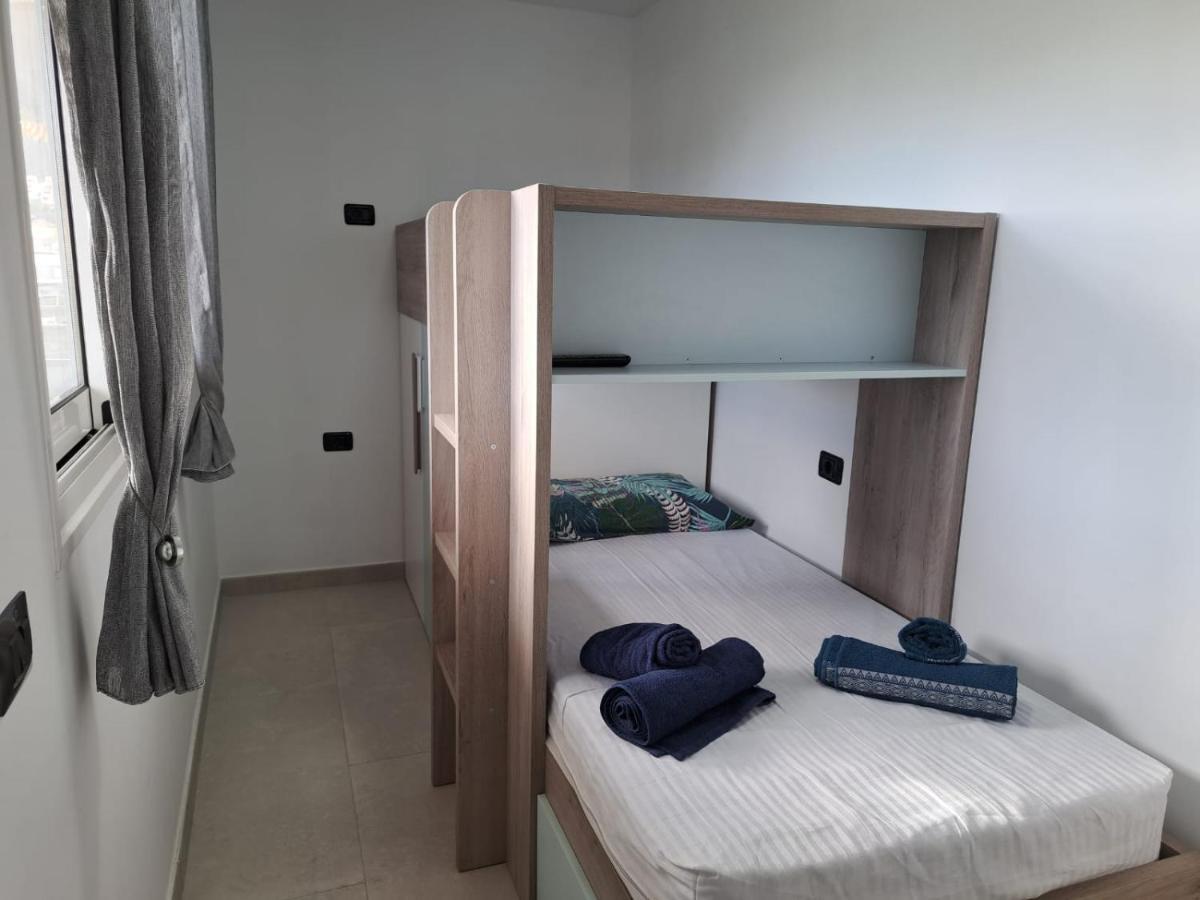 Newly Reformed 2 Bedroom Apartment In The Center Of Los Cristianos ลอส กริสเตียนอส ภายนอก รูปภาพ