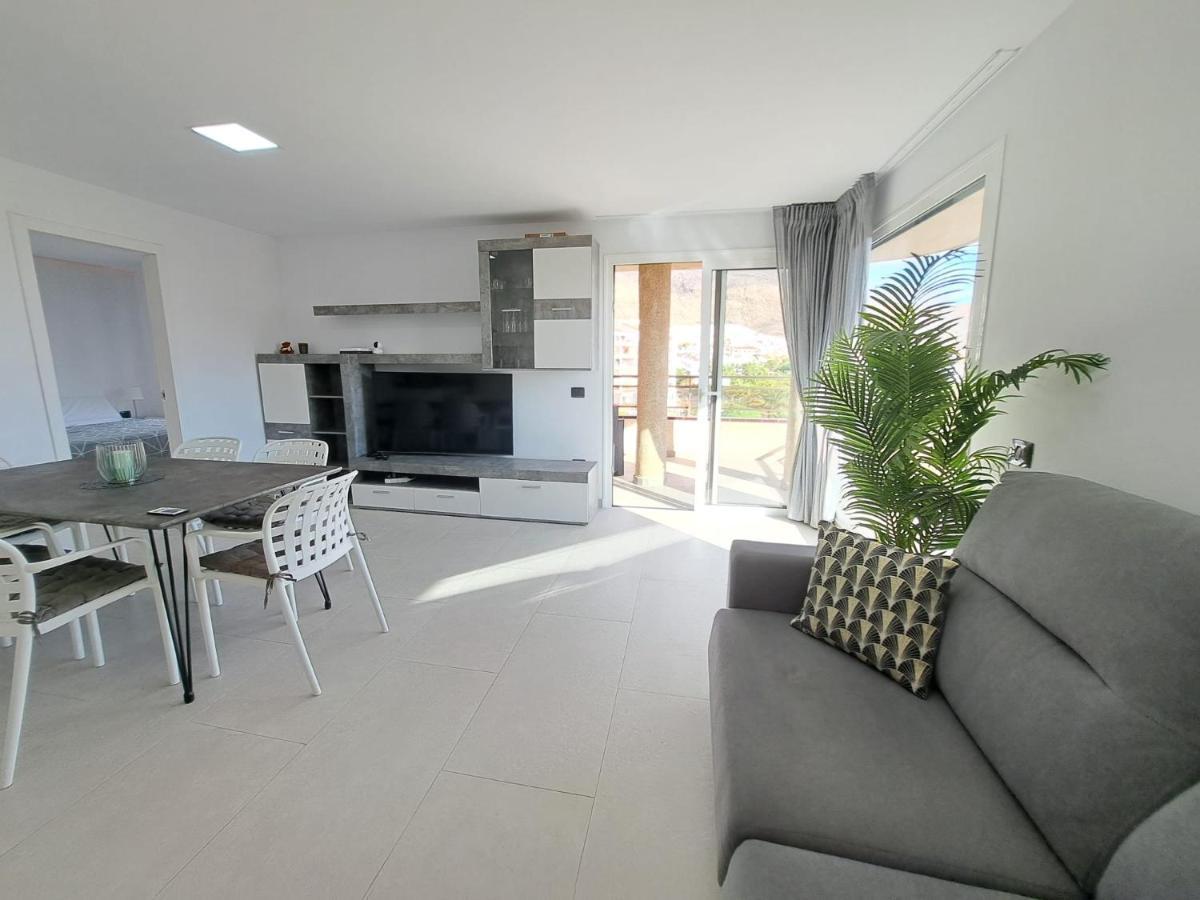 Newly Reformed 2 Bedroom Apartment In The Center Of Los Cristianos ลอส กริสเตียนอส ภายนอก รูปภาพ
