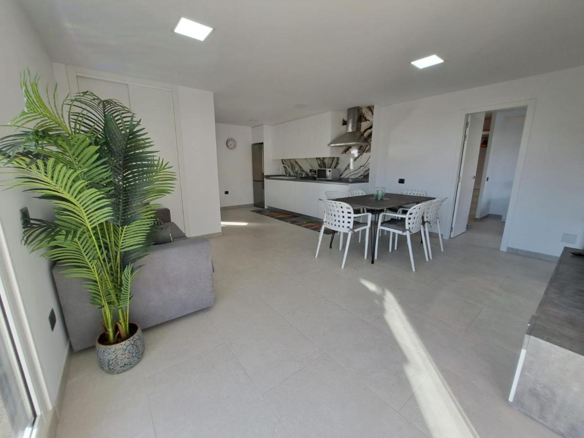 Newly Reformed 2 Bedroom Apartment In The Center Of Los Cristianos ลอส กริสเตียนอส ภายนอก รูปภาพ