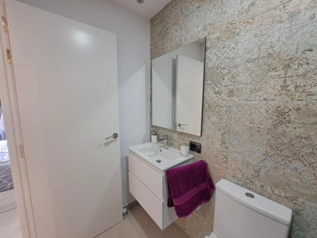 Newly Reformed 2 Bedroom Apartment In The Center Of Los Cristianos ลอส กริสเตียนอส ภายนอก รูปภาพ